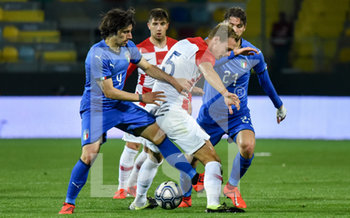 2019-03-25 - Kalaika difende palla tra Tonali e Locatelli - ITALIA VS CROAZIA U21 2-2 - FRIENDLY MATCH - SOCCER